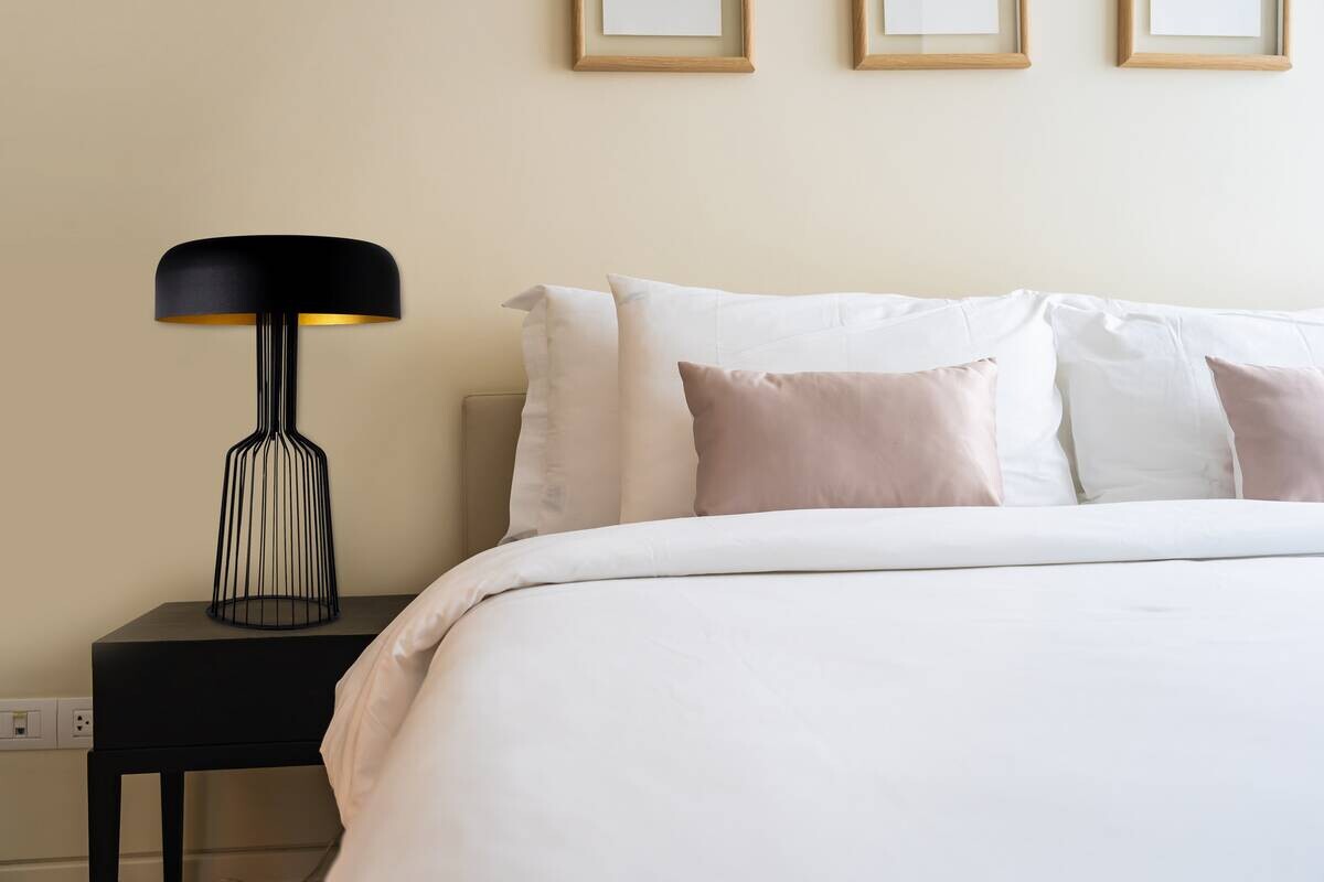 Opviq Tischleuchte gold schwarz Eisen B/H/L: ca. 36x57x36 cm E27 1 Brennstellen