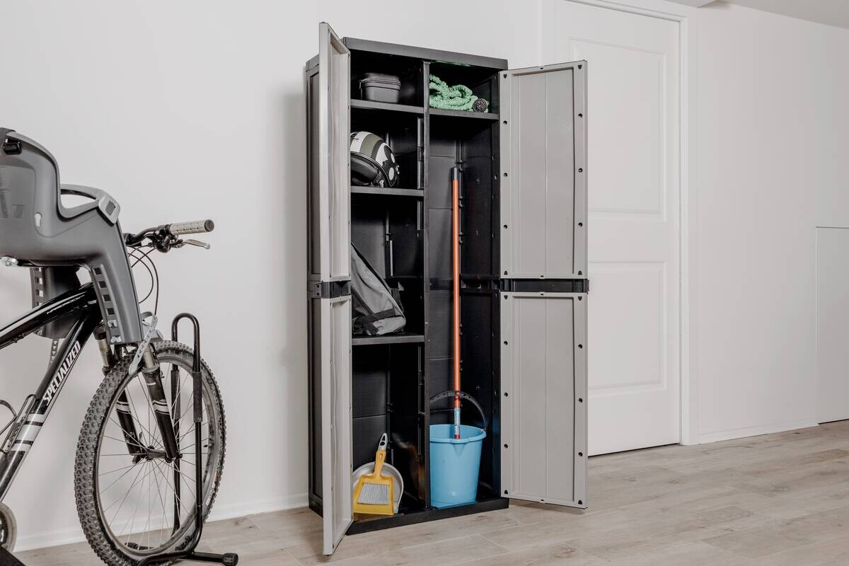 DEA Kunststoffschrank B/H/T: ca. 65x165x37 cm DEA Kunststoffschrank B/H/T: ca. 65x165x37 cm