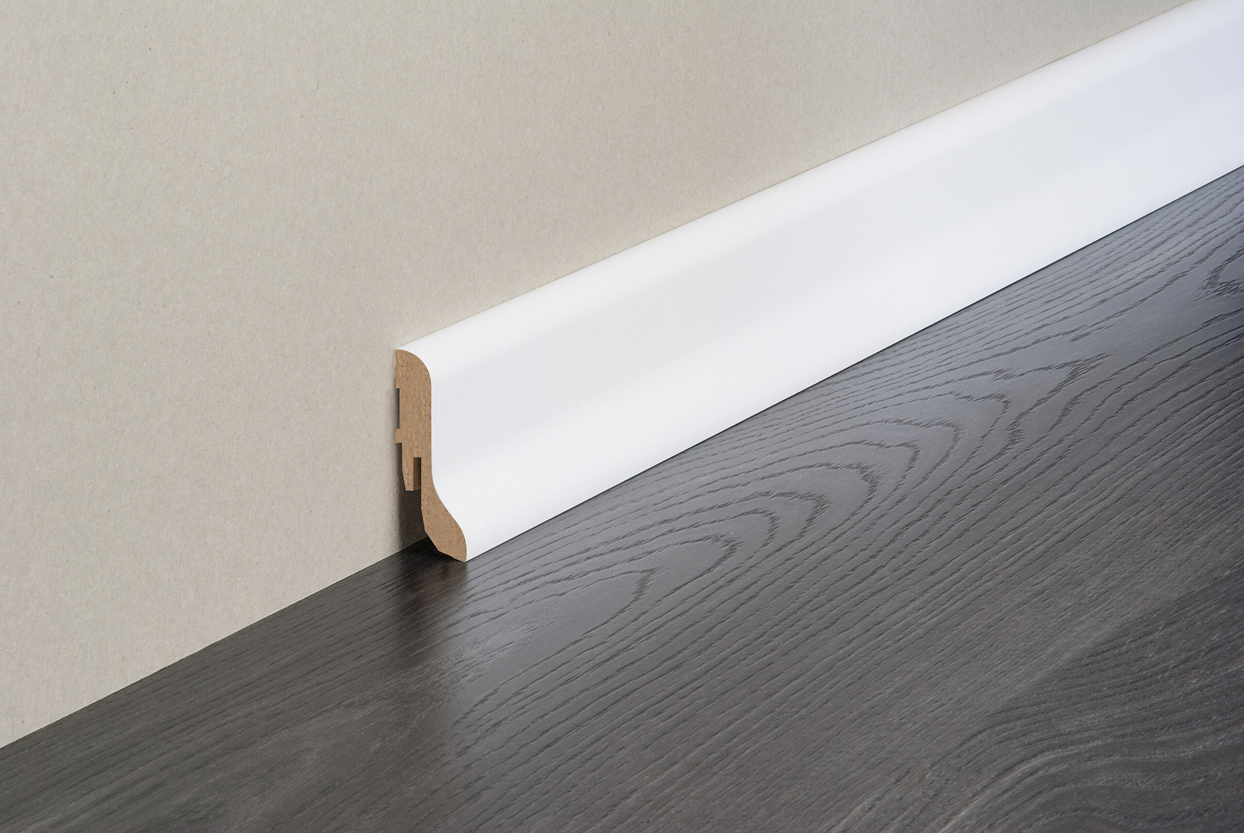 Sockelleiste L/B/H: ca. 250x2x6 cm pro Stück