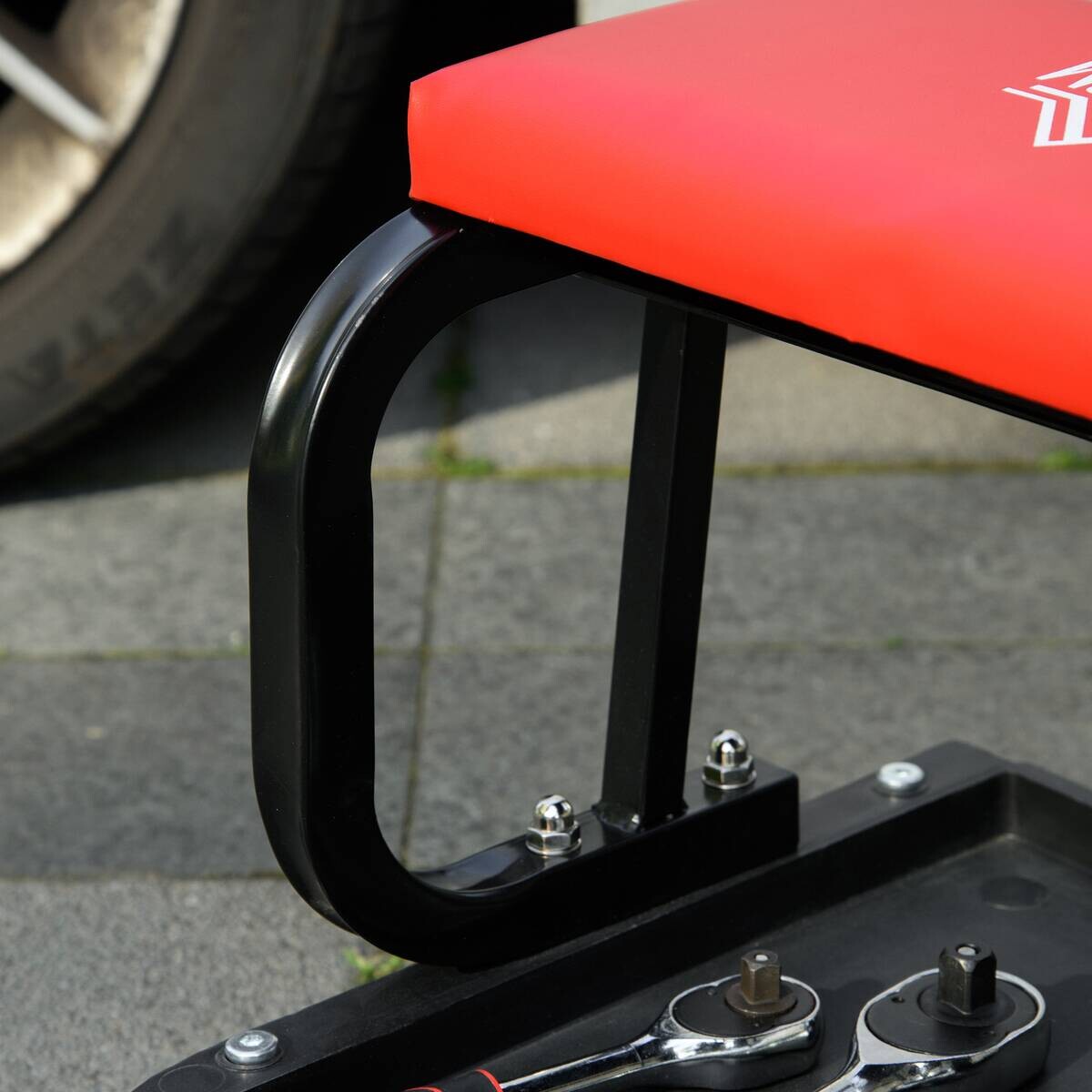 Werkstatthocker rot B/H/L: ca. 35x37x38 cm