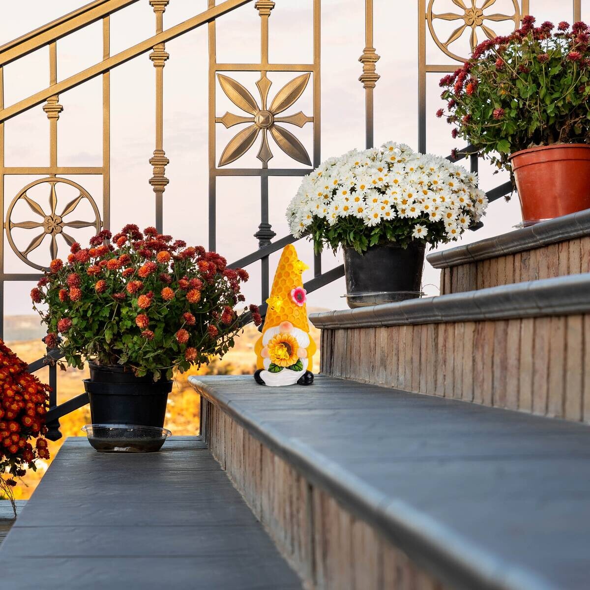 LED-Solarleuchte gelb Kunststoff B/H/T: ca. 12,5x17x8 cm