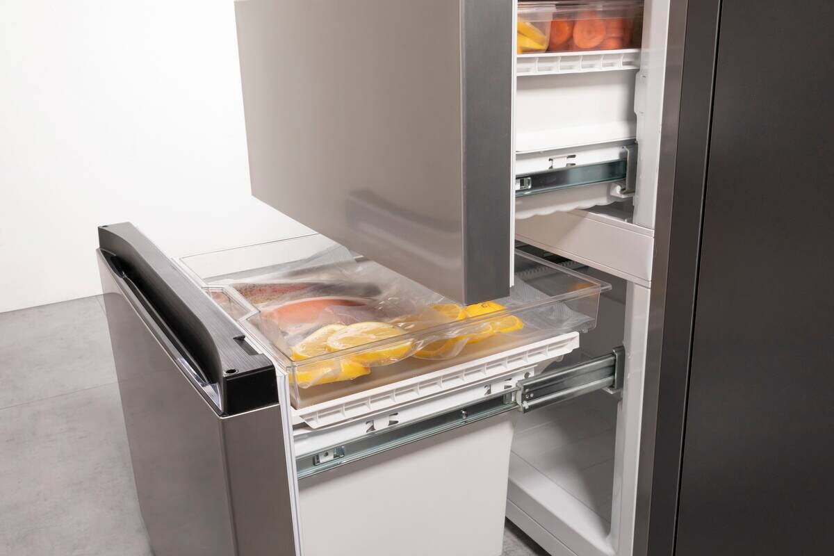 Hisense Kühl-/Gefrierkombination RM469N4ACD Silbergrau