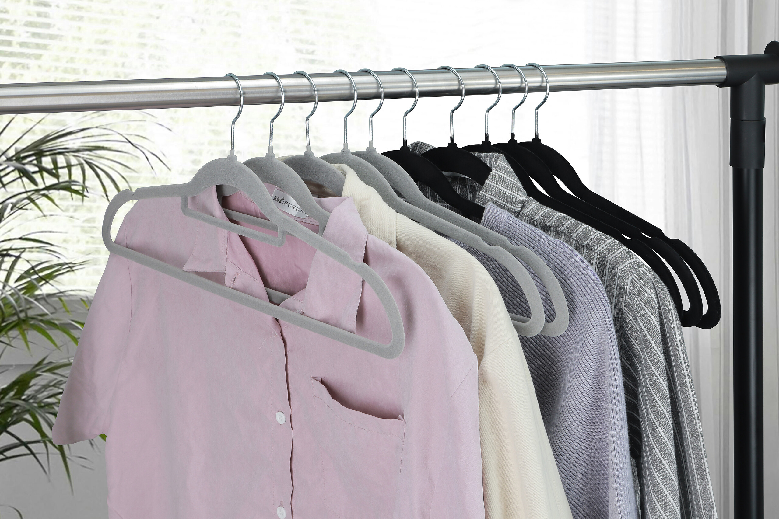 Kleiderbügel grau Kunststoff