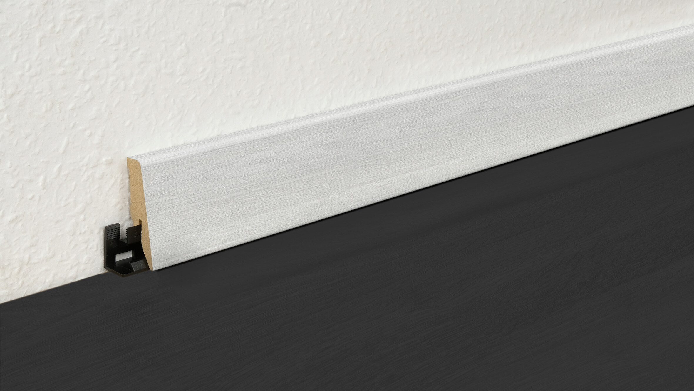 Sockelleiste L/B/H: ca. 250x1,8x5,8 cm pro Stück