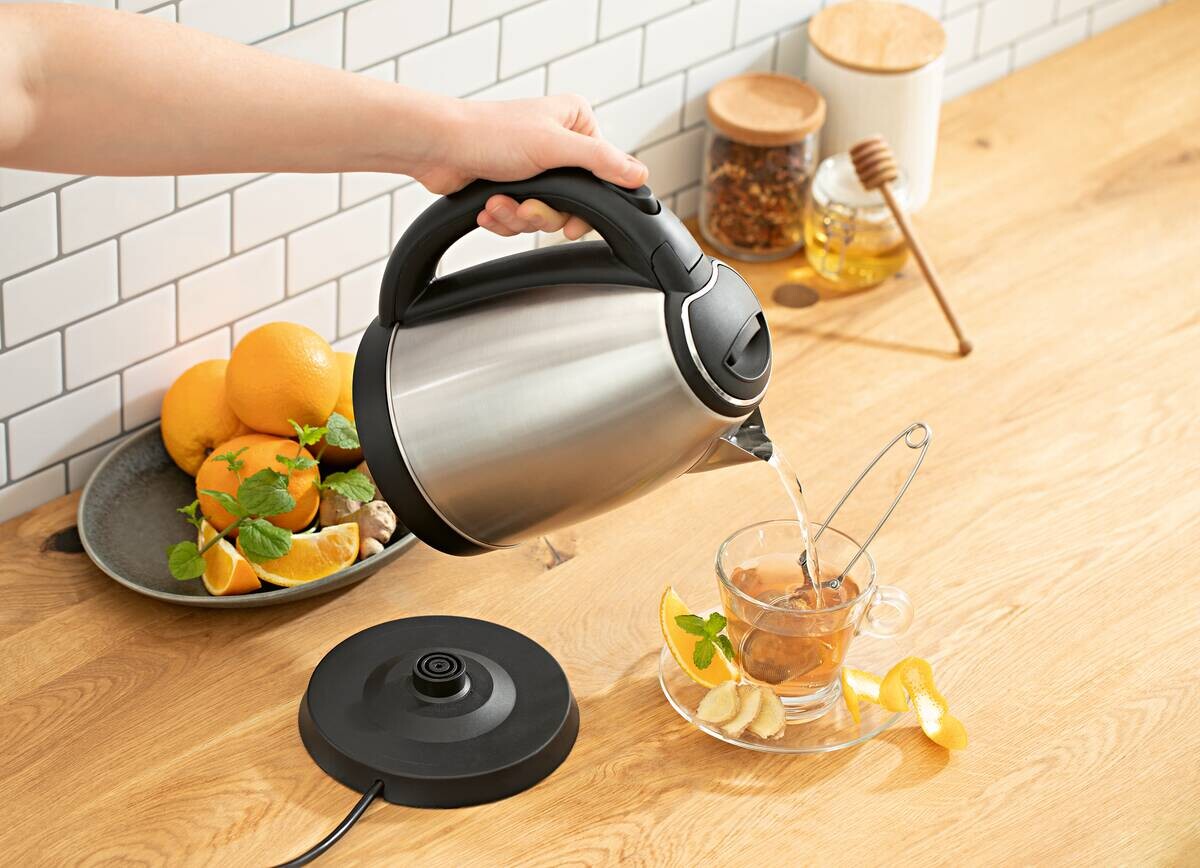 GOURMETmaxx Wasserkocher 13704 schwarz silber Kunststoff Edelstahl B/H/L: ca. 16x24x21 cm ca. 1,8 l