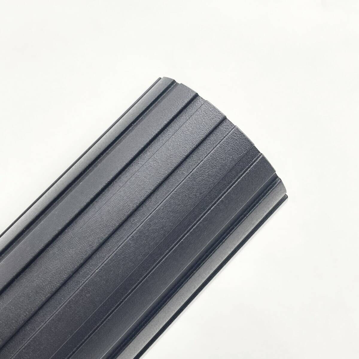 Lamkur Strahler Prisma schwarz Stahl B/H/L: ca. 6,5x16,5x117 cm 6 Brennstellen