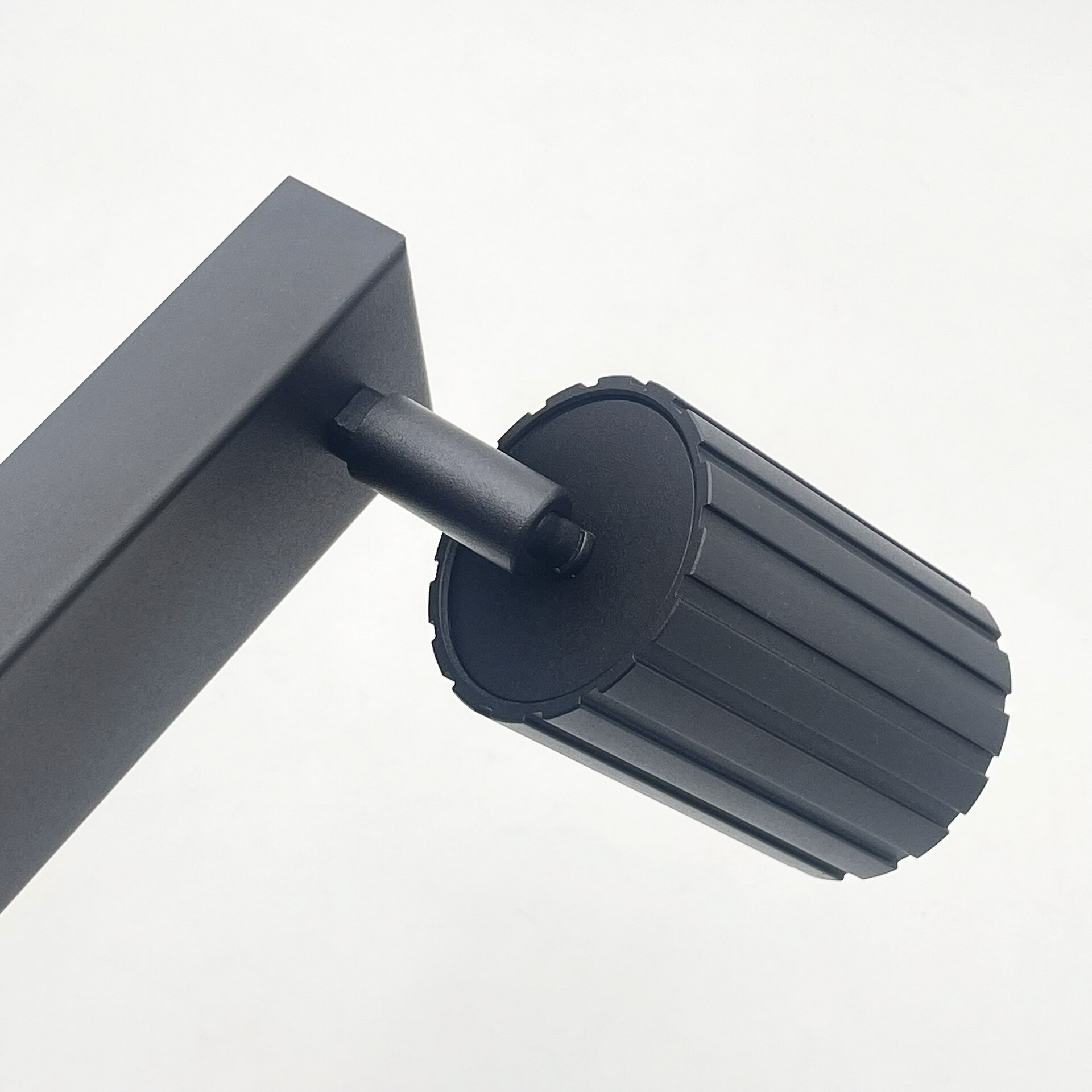 Lamkur Strahler Prisma schwarz Stahl B/H/L: ca. 6,5x16,5x117 cm 6 Brennstellen