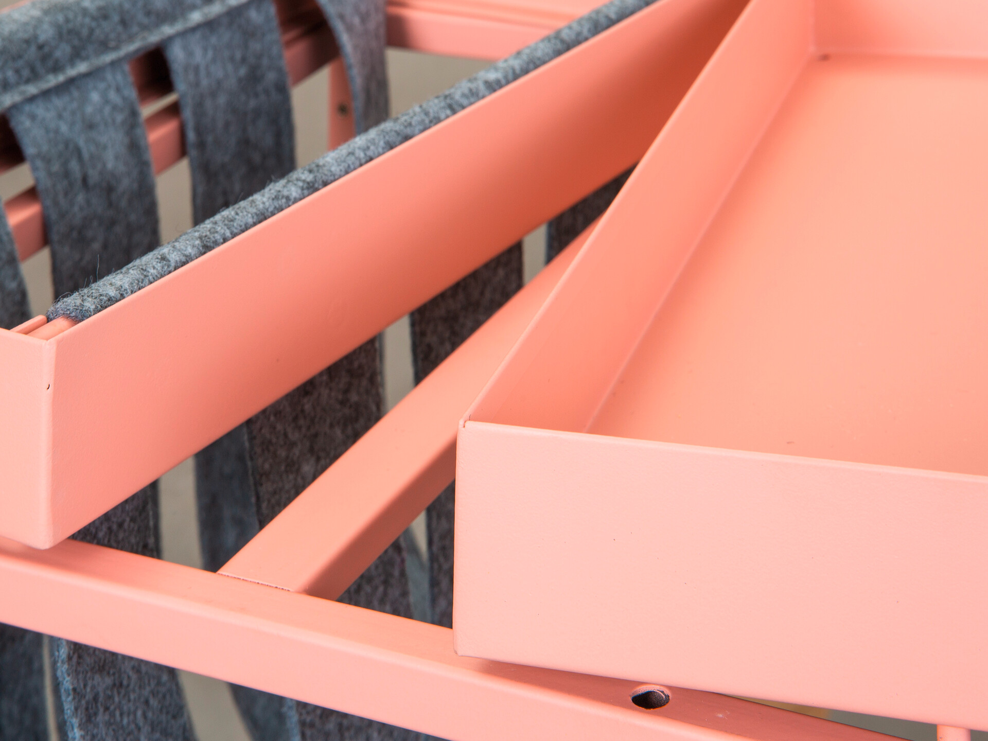 Zeitungsständer Club NY rosé Metall B/H/T: ca. 35x40x35 cm